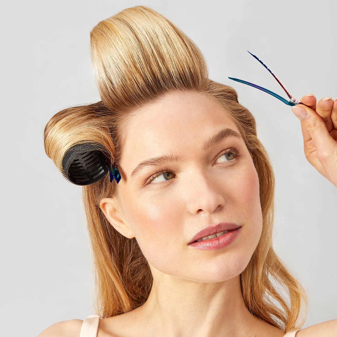 3409-0331-KitschxHairByChrissy-CeramicThermalRollers-StylingClips-Model-1280x1280px-1.jpg